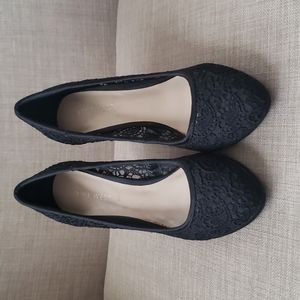 Beautiful lace heels! Worn once to a graduation dinner.